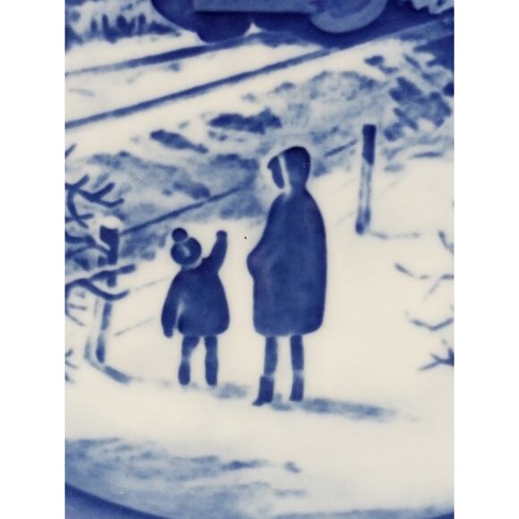 Royal Copenhagen Going Home for Christmas 1973 Plate Porcelain Denmark Vintage - Picture 3 of 12